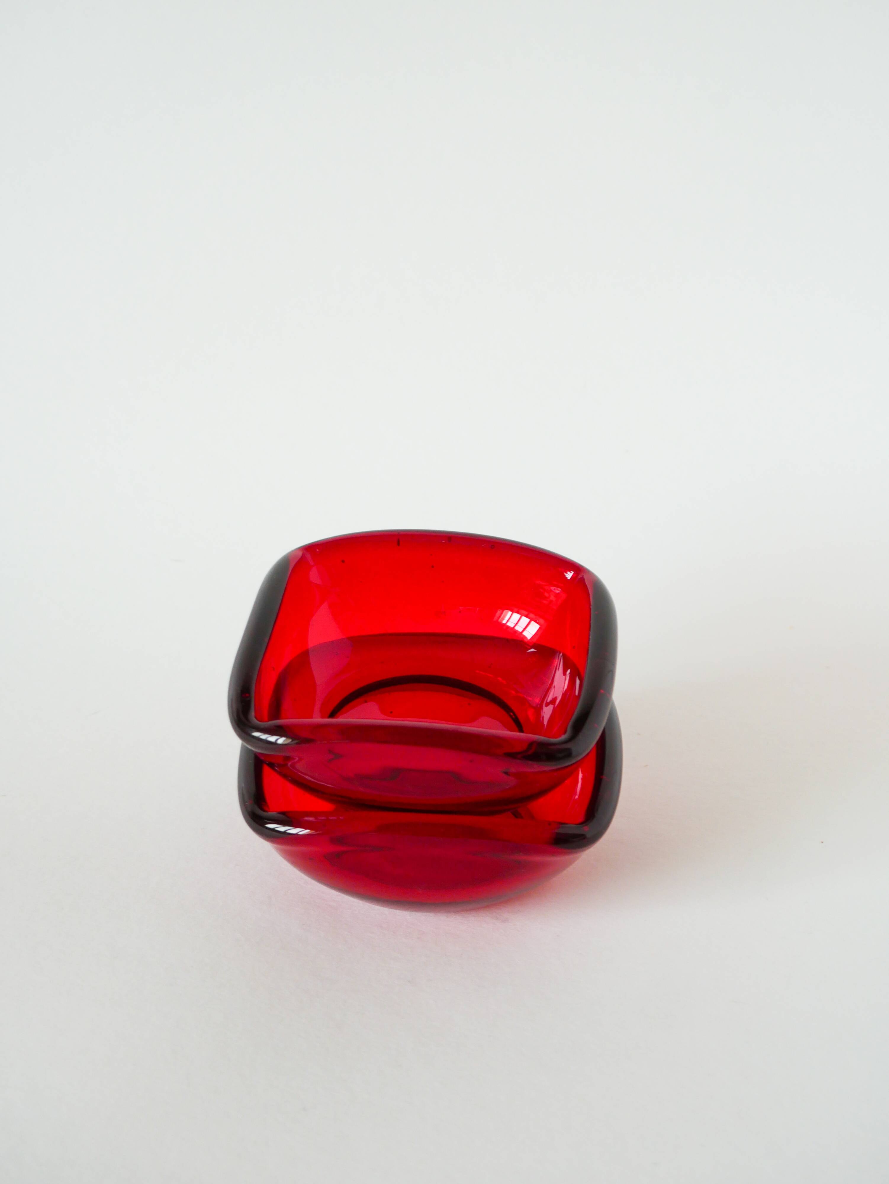 Superb pair of burgundy colored glass storage compartments, in the style of Murano, 1970. In excellent condition