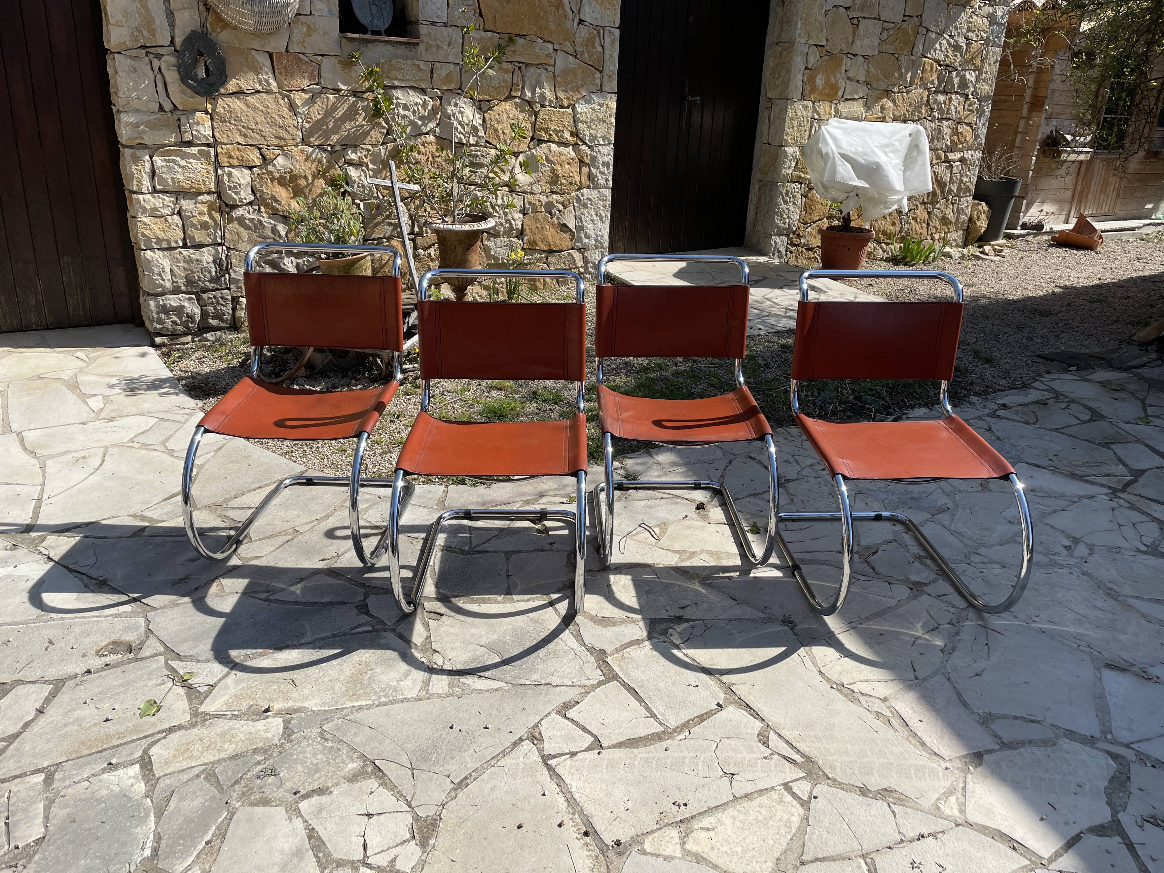 4 chaises Design Mies Van Der Rohe édition années 80