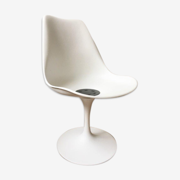 Tulip chair by Eero Saarinen for Knoll International