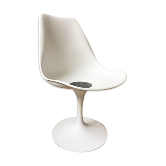 Tulip chair by Eero Saarinen for Knoll International