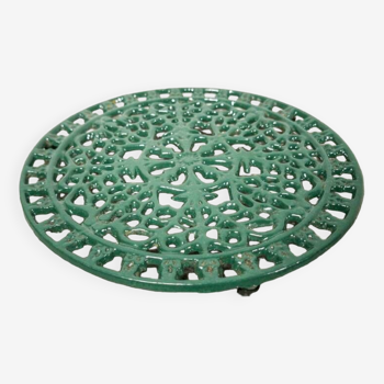 Enamelled cast iron trivet