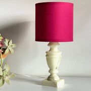 Lampe marbre et tissu fuchsia vintage