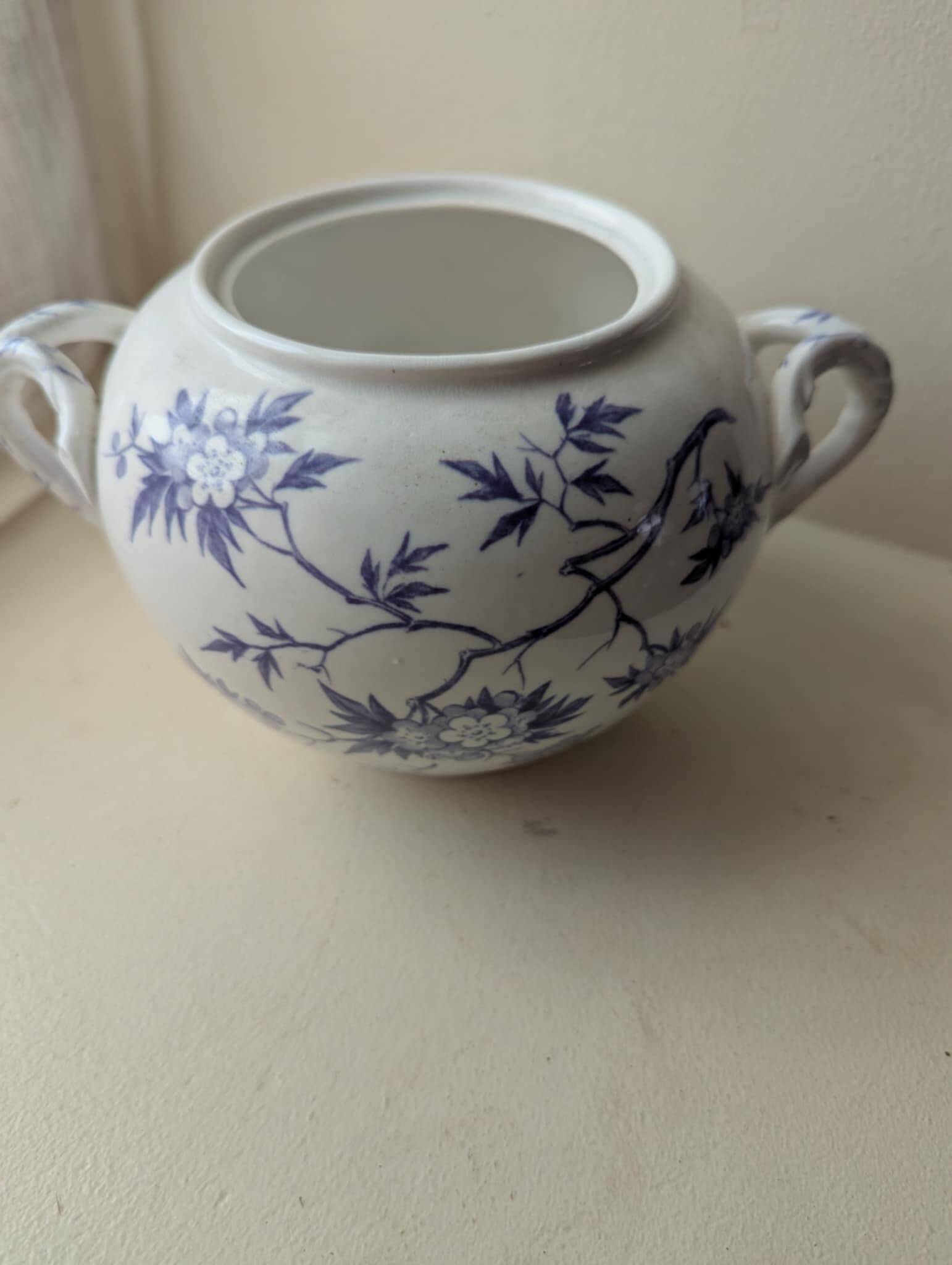 Sargemines porcelain sugar bowl