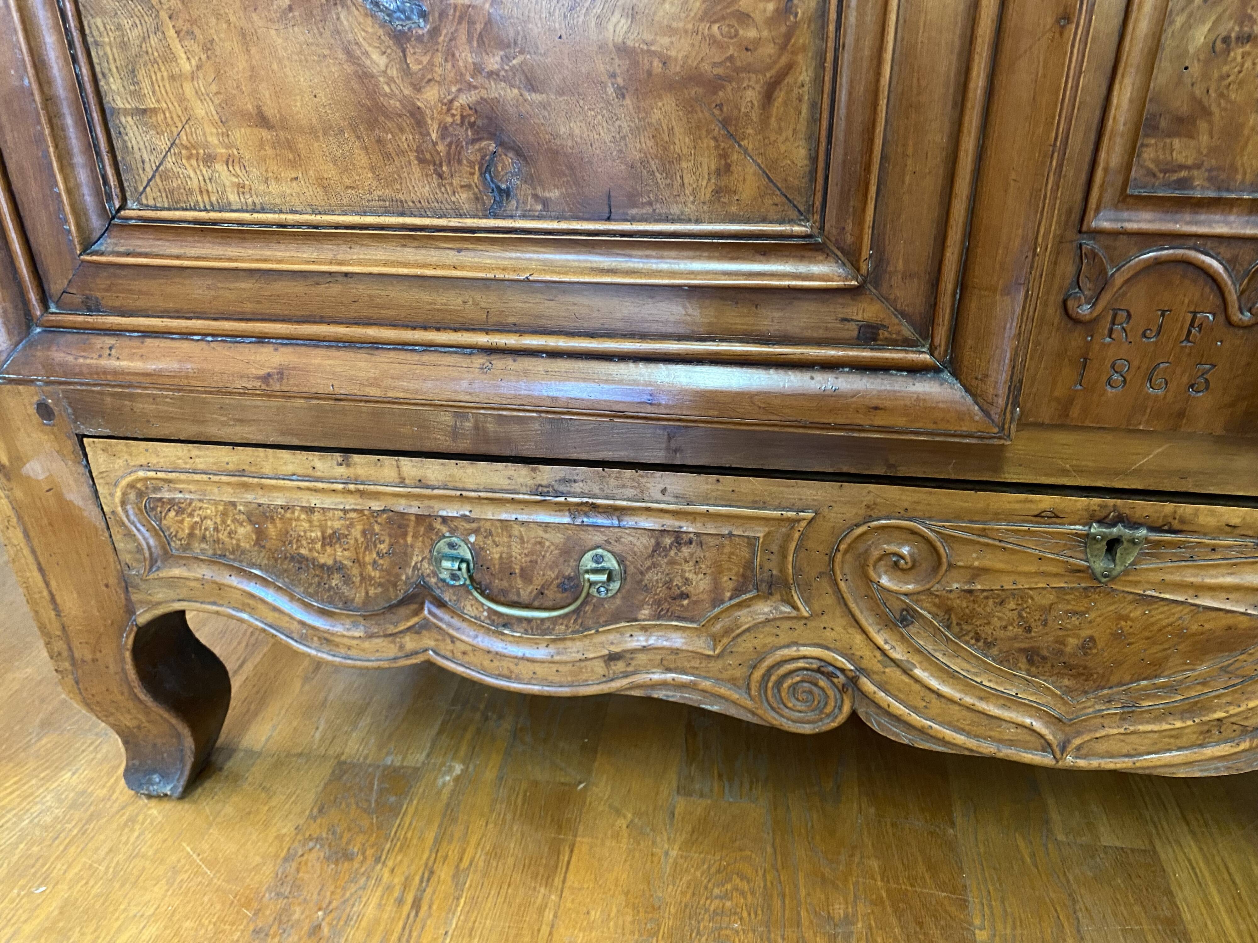 Bressane cabinet dated 1863, in walnut, ash and ash magnifying glass