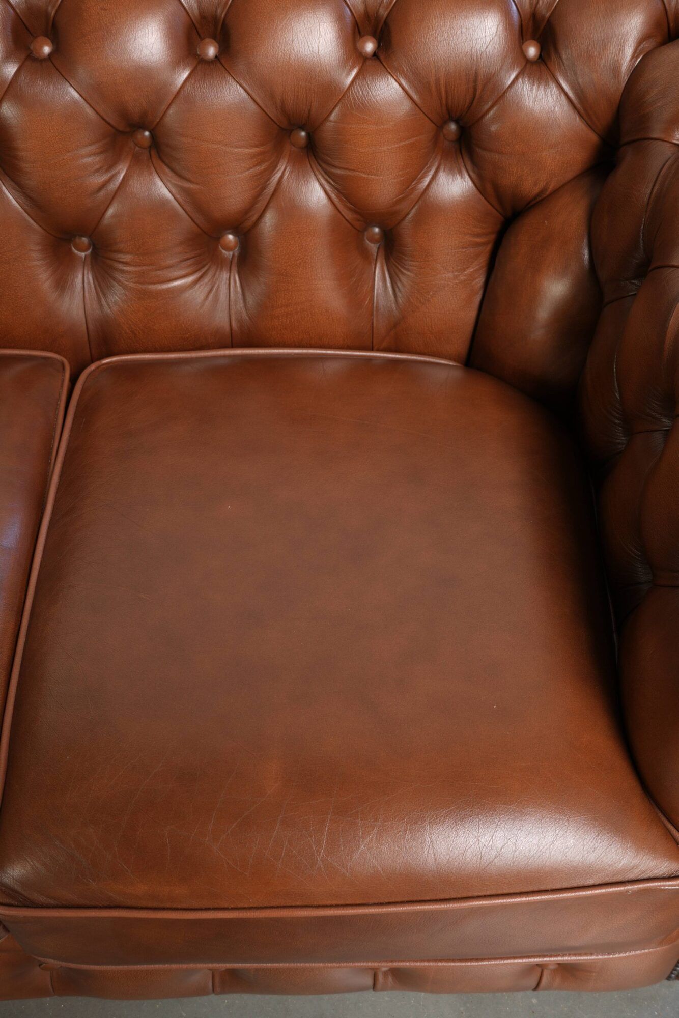 Very spacious 2-seater Chesterfield sofa in cow leather in a English look