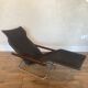 Chaise longue pliante modèle "NY" en métal chromé, bois et tissu par Takeshi NII