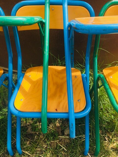 Lot de 10 chaises écoles des années '70, 5 bleus et 5 vert