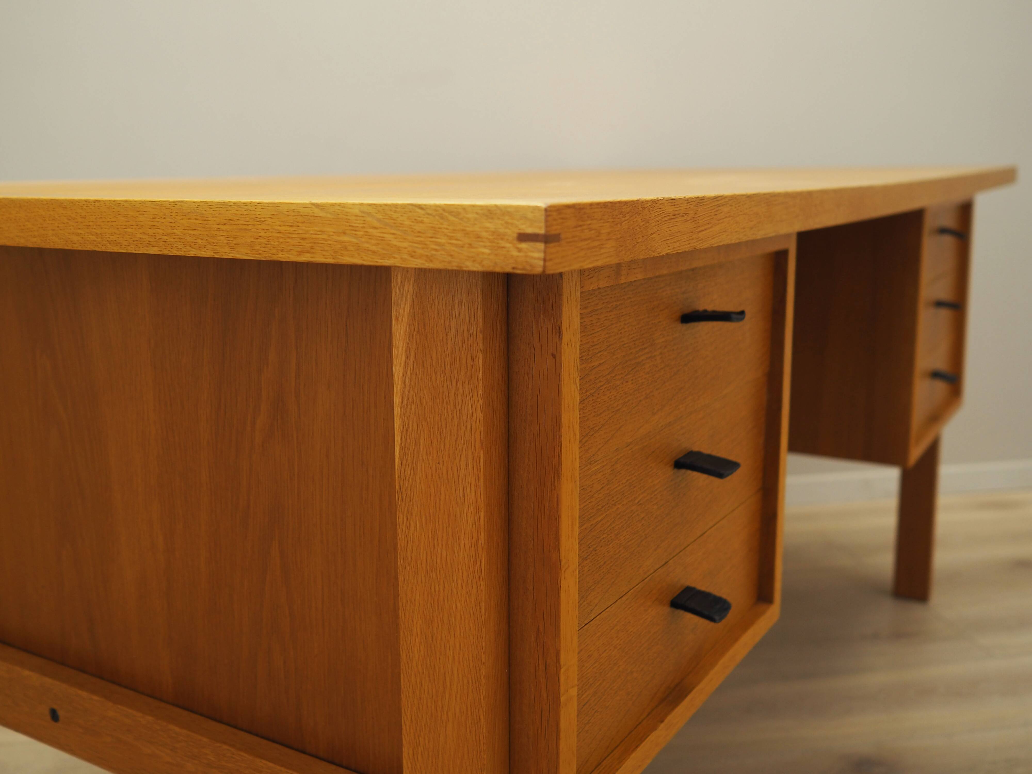 Bureau en frêne, design danois, années 1960, designer : Svend Age Madsen