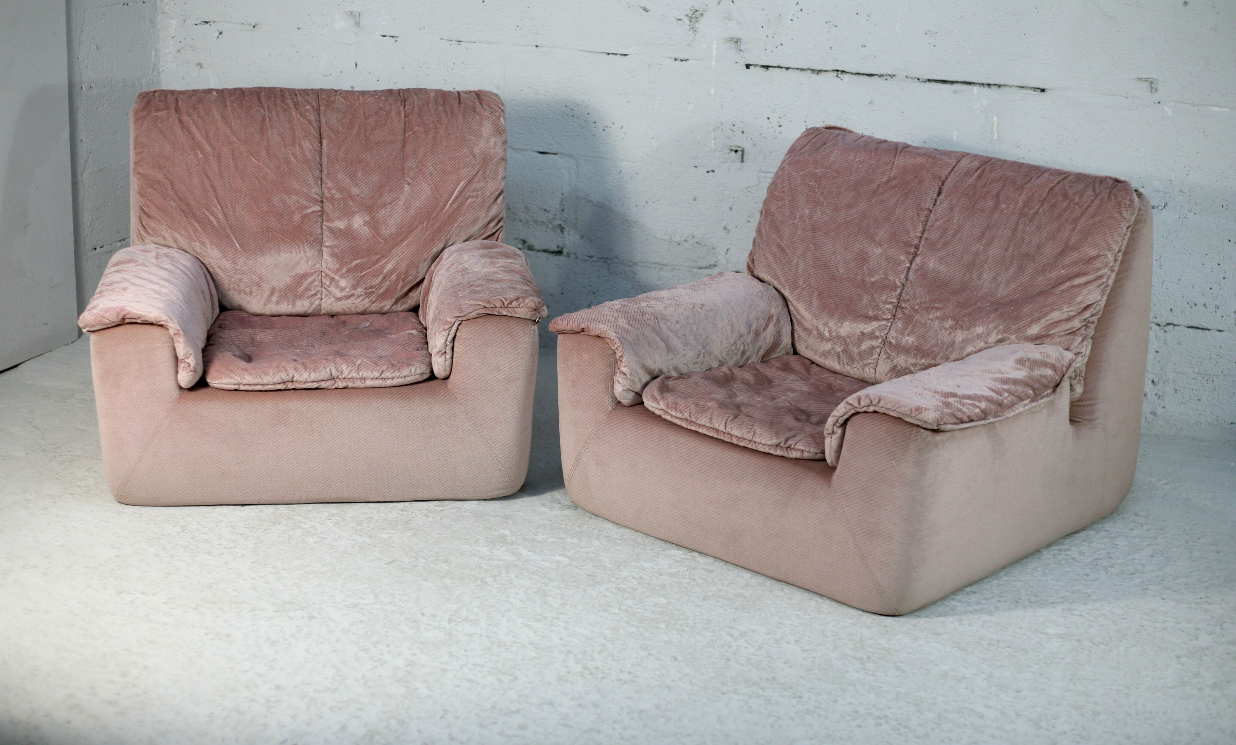 Cinna, pair of armchairs foam and velvet ras pink pale, France, circa 1970