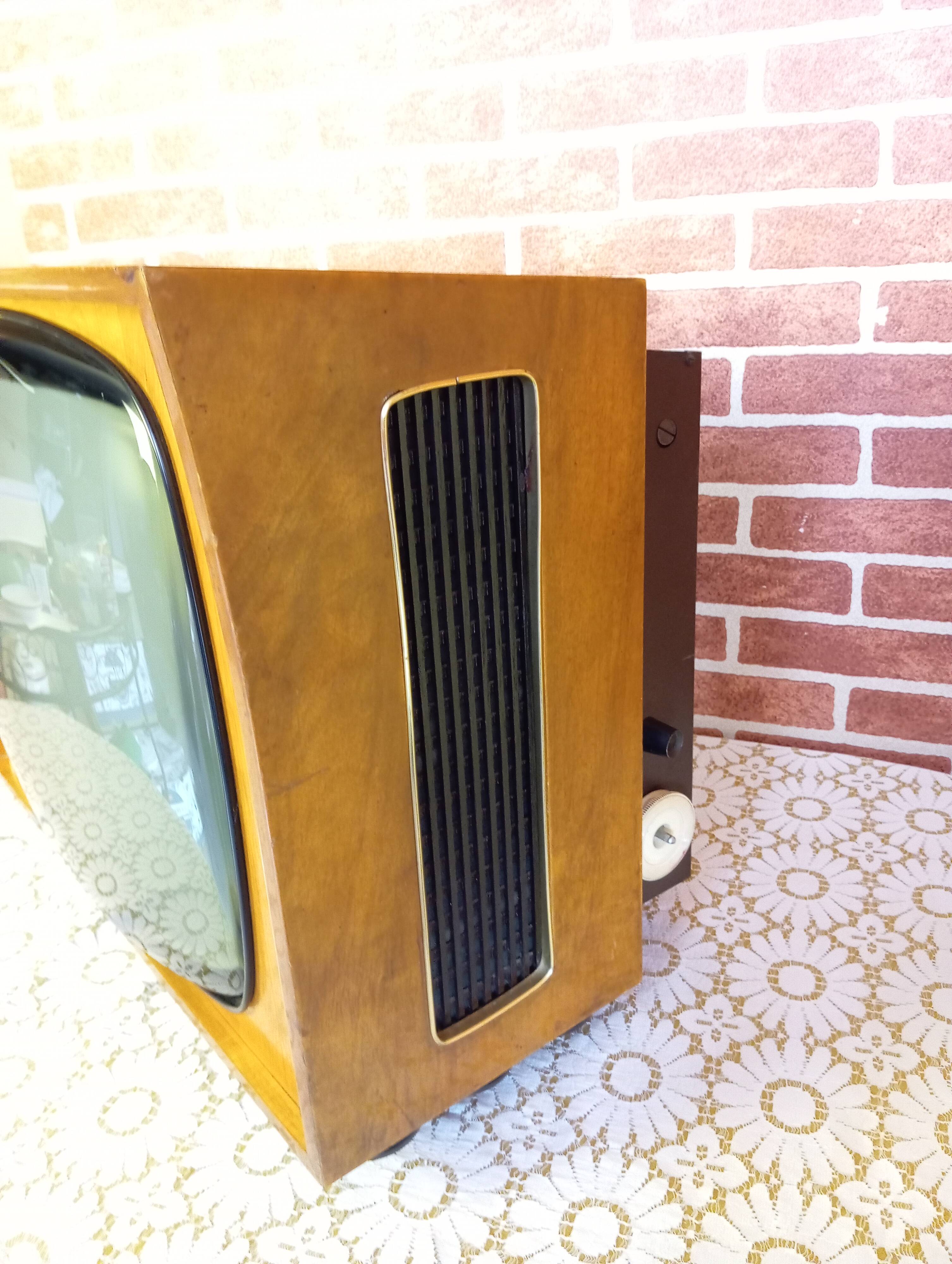 Télévision vintage tevea