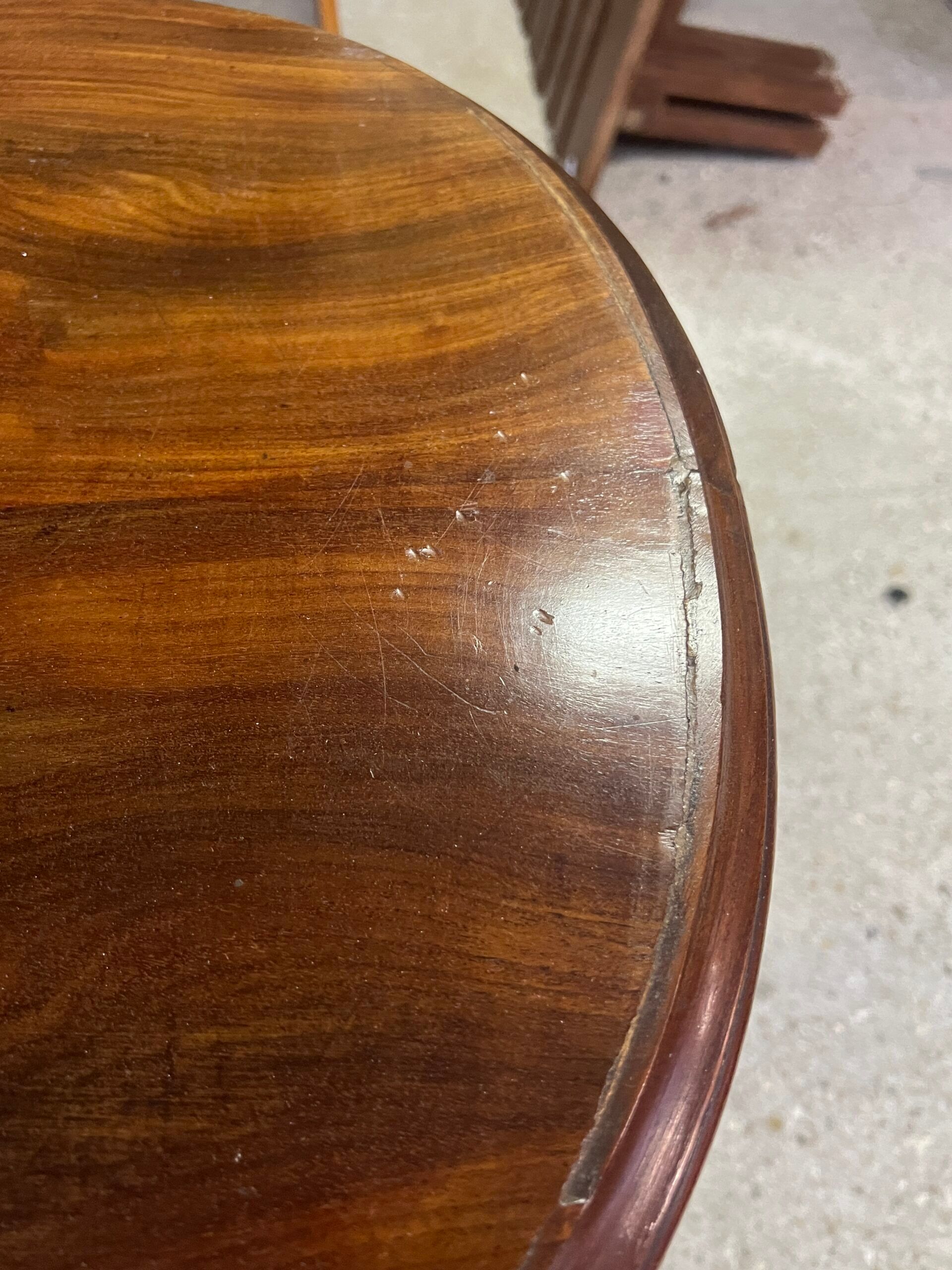 Large Louis Philippe period mahogany fiddle-shaped pedestal table, 19th century