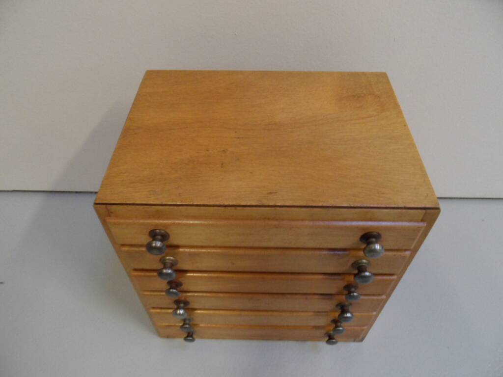 Classeur vintage à tiroirs