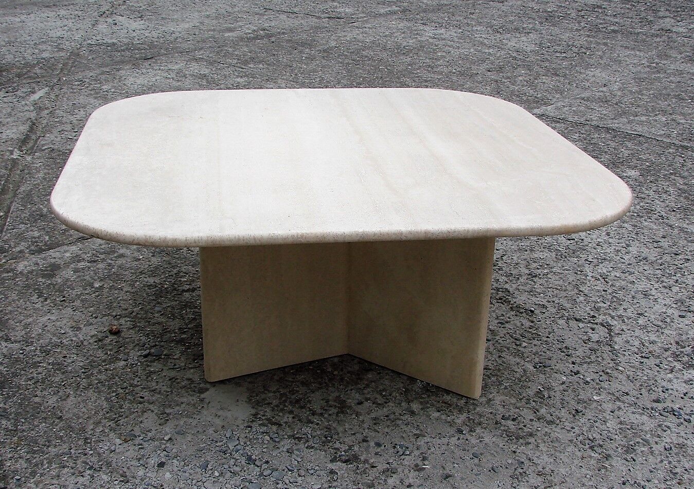 Table basse en travertin, années 1970