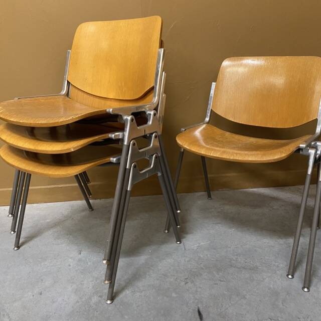 Set of 6 vintage Giancarlo Piretti chairs, model DSC 106