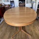 Baumann extendable oval Scandinavian table