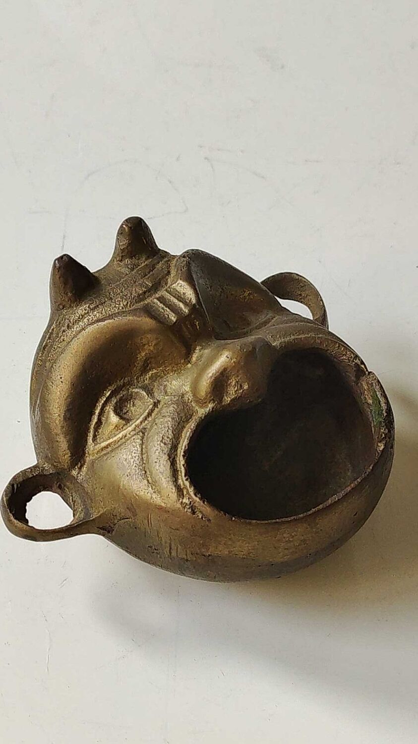 Ashtray/empty pocket devil's satyric head/diablotin, in bronze with golden patina. signed medina iran