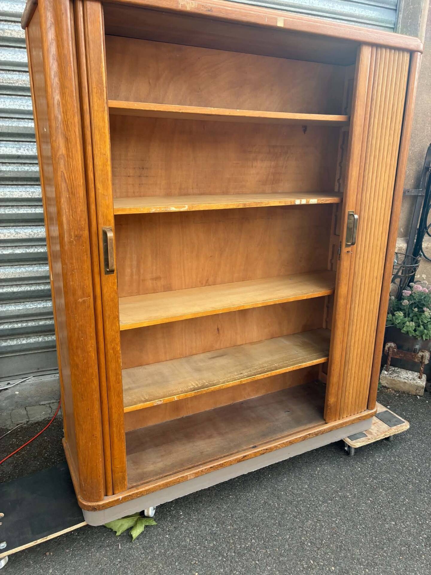 Armoire à étagères