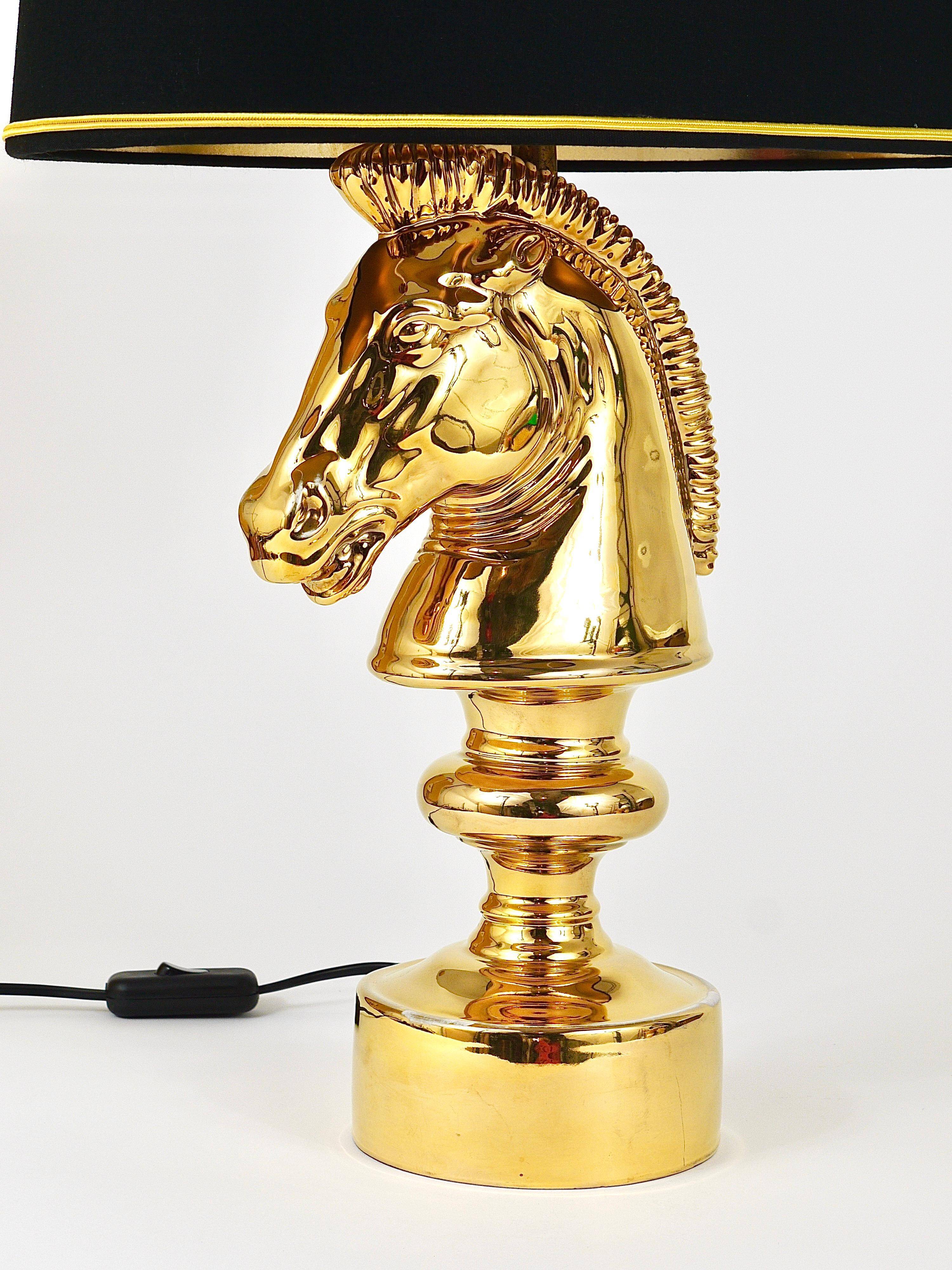 Sculptural Hollywood Regency table lamp in the shape of a horse from the 1970s.