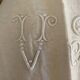 Drap en coton et lin monogrammé VR, années 1900