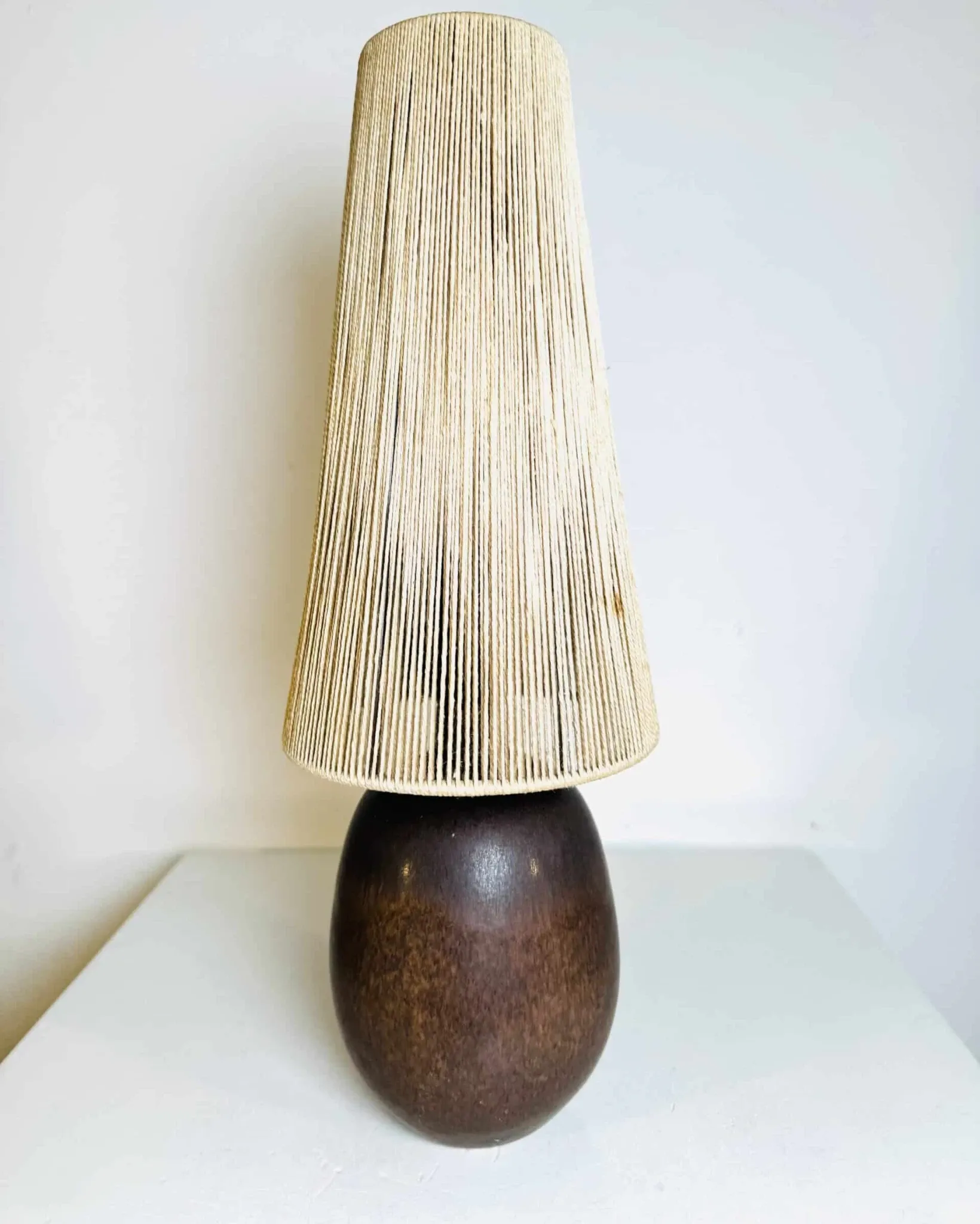 Lampe de table en céramique et sisal par Agne Aronsson, Suède, années 1960.