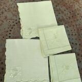 4 petites serviettes a thé, dépareillées en lin, brodées, anciennes, vert