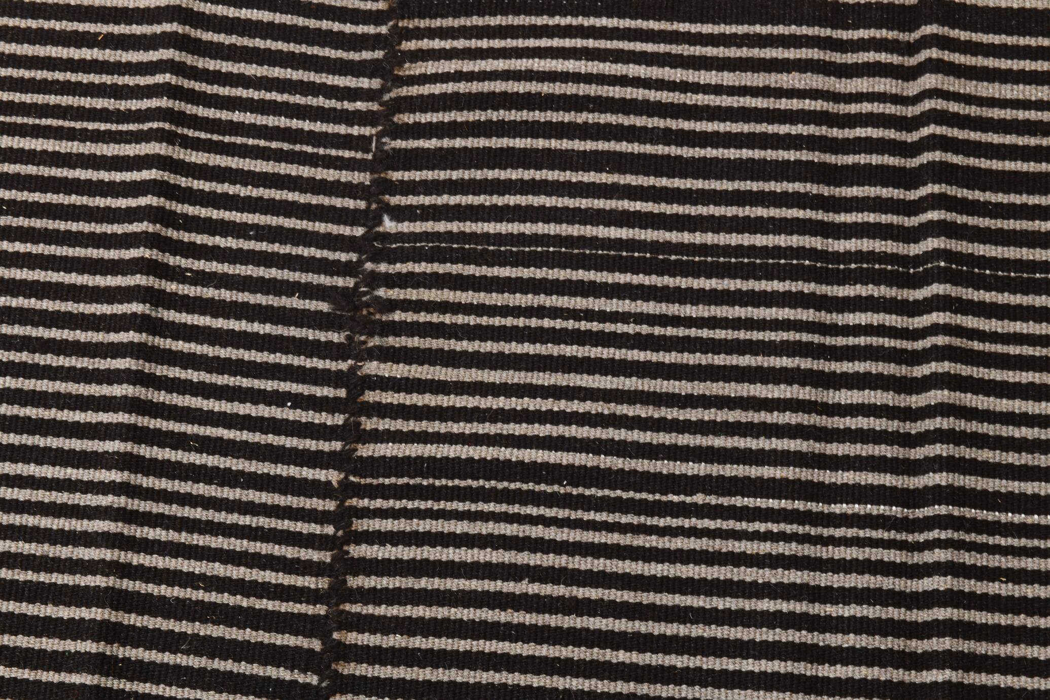 6x9 Pinstriped Black & Gray Turkish Area Rug, 183x269Cm