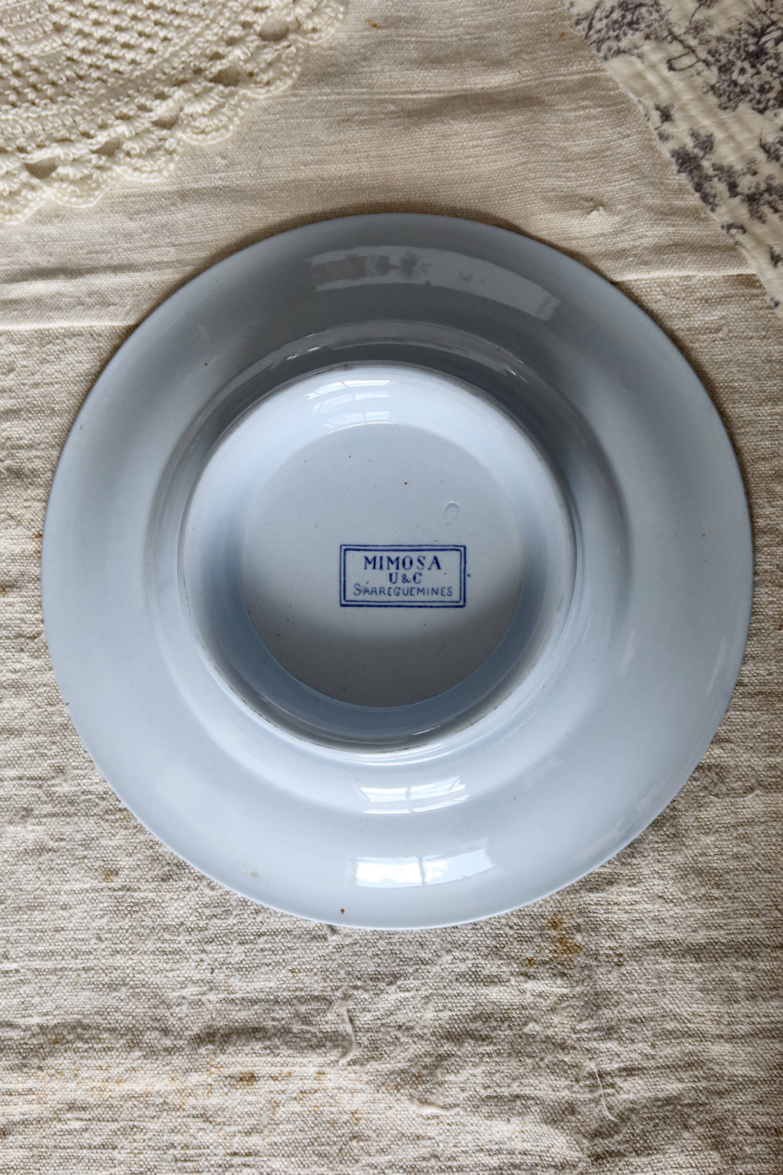 Compotier antique en faïence U&C Sarreguemines, modèle Mimosa