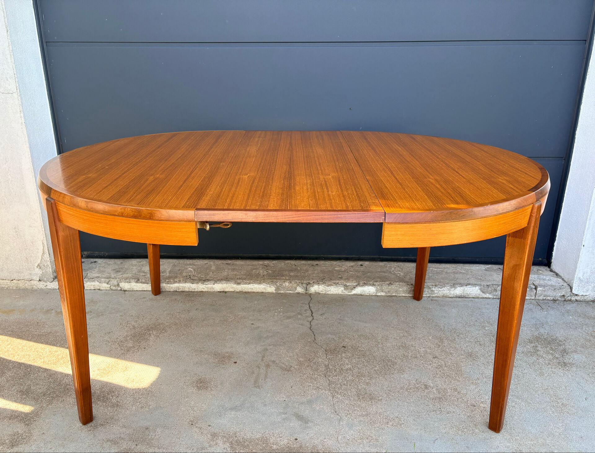 Vintage teak round table Scandinavian style with 2 extensions 1960s/70s