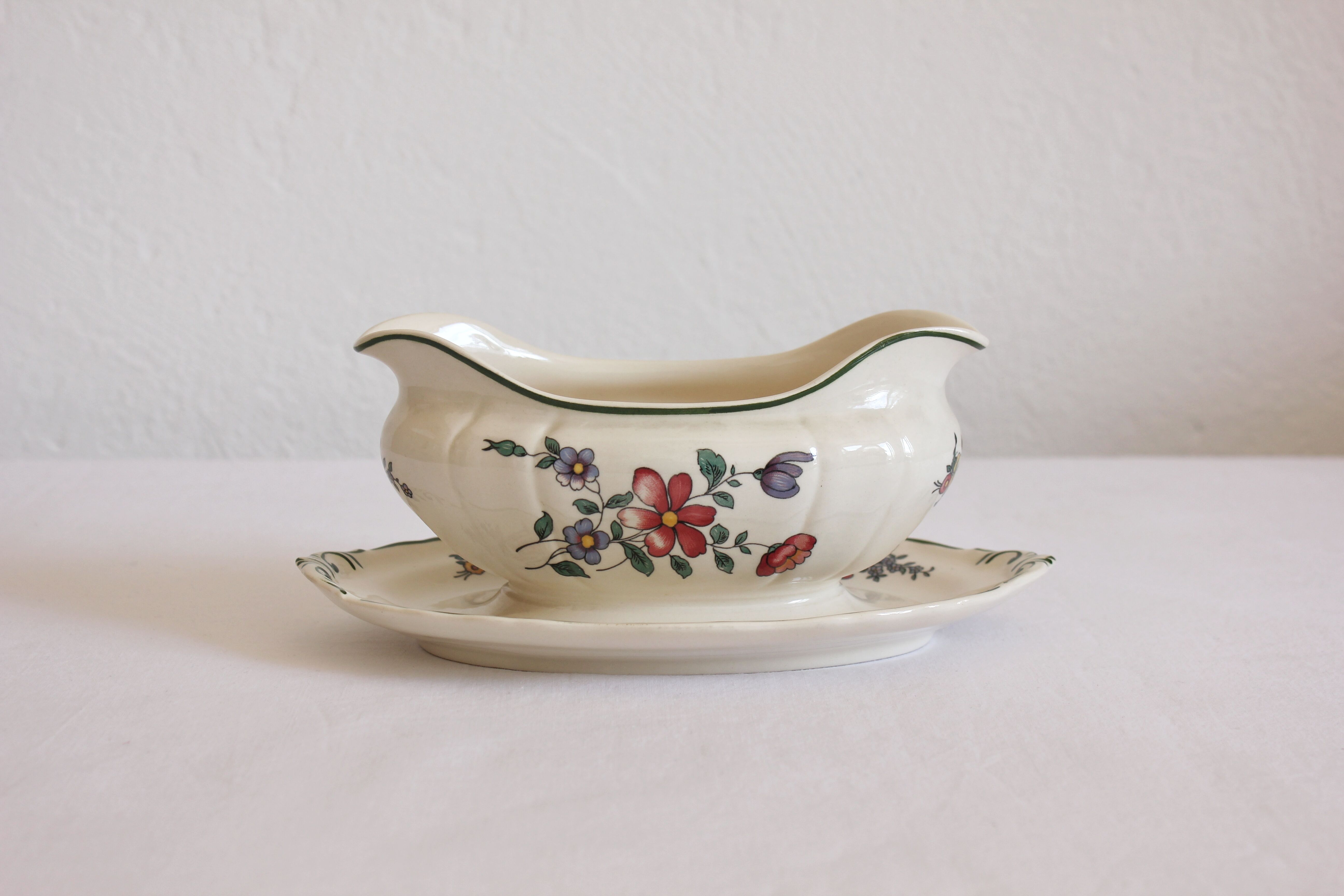 Vintage earthenware sauce boat "Alt Strassburg" or "Old Strasbourg" Villeroy & Boch