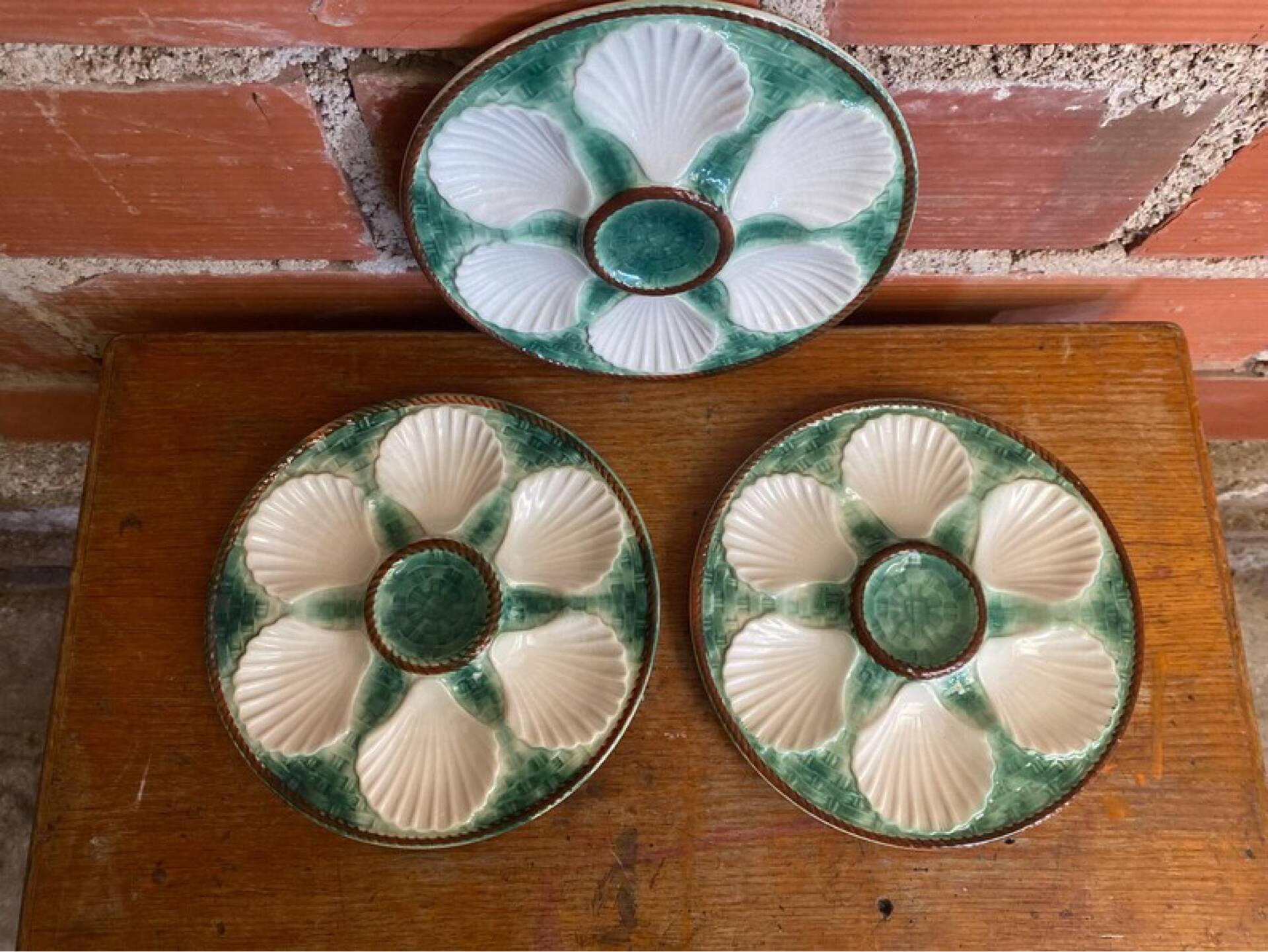 Set of 3 oyster plates barbotine majolica model chantilly ceramics