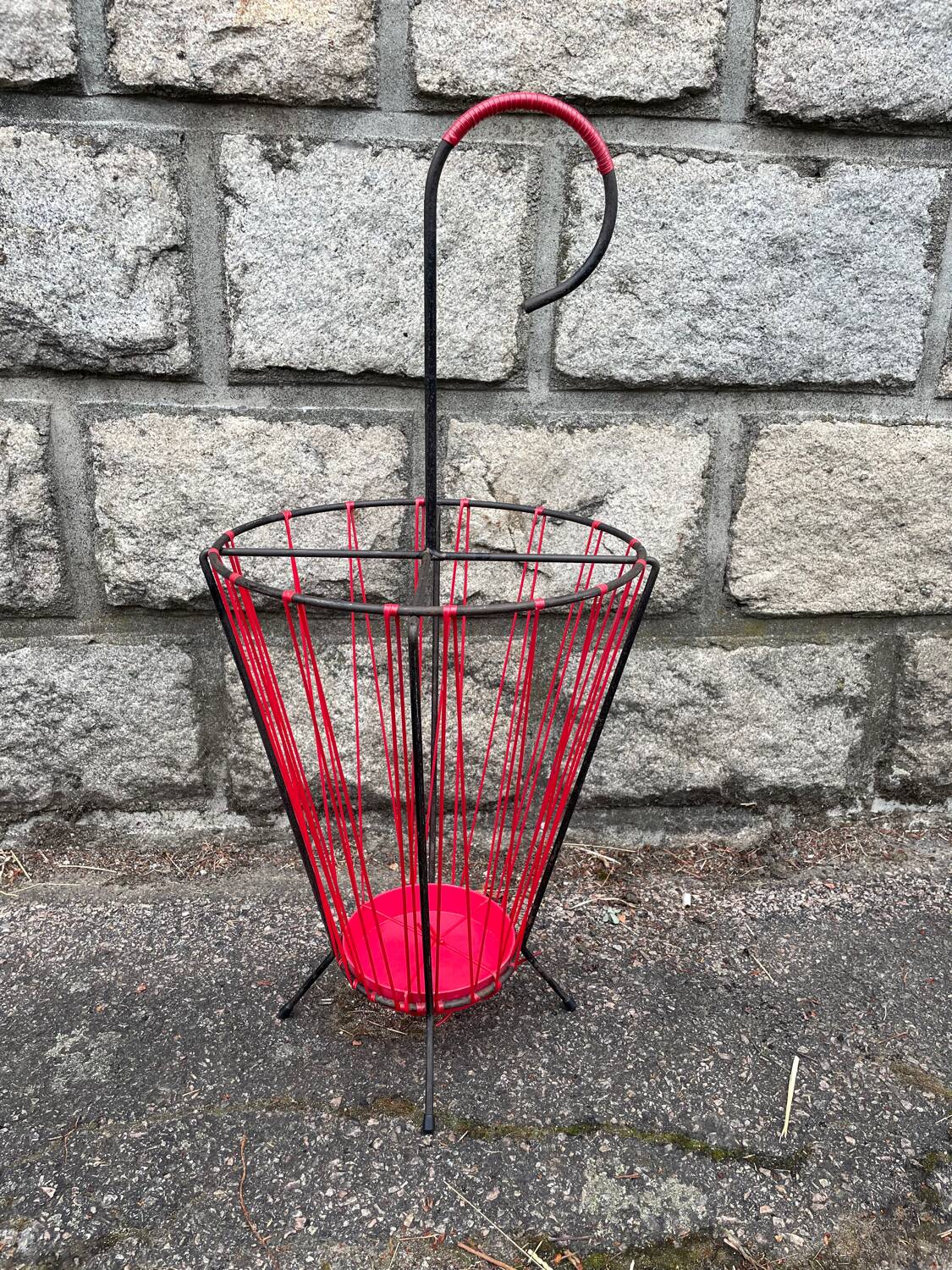 Scoubidou umbrella stand