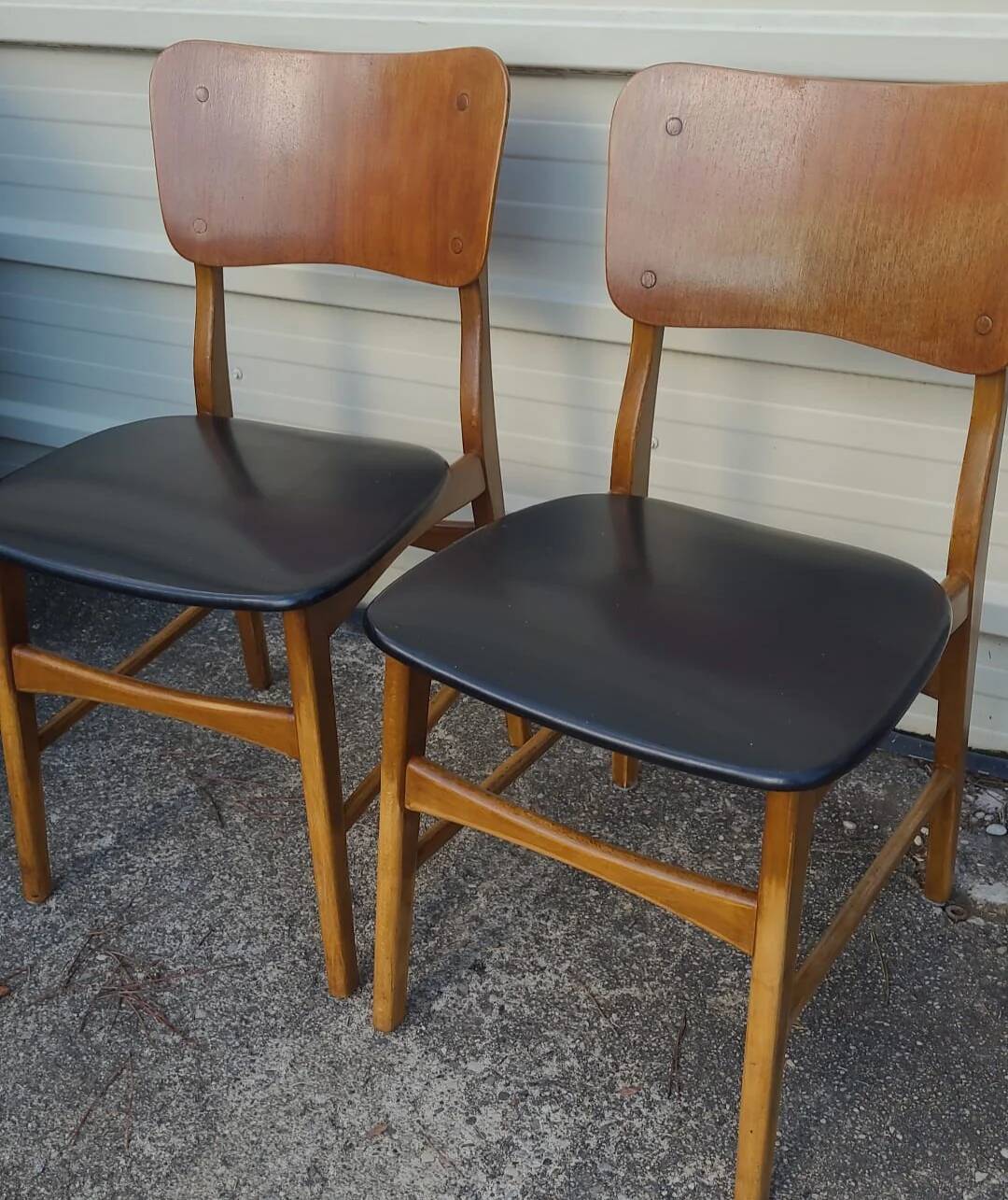 Set of 2 vintage Scandinavian chairs in teak and black faux leather by Kofod-Larsen, Denmark, 1960s.