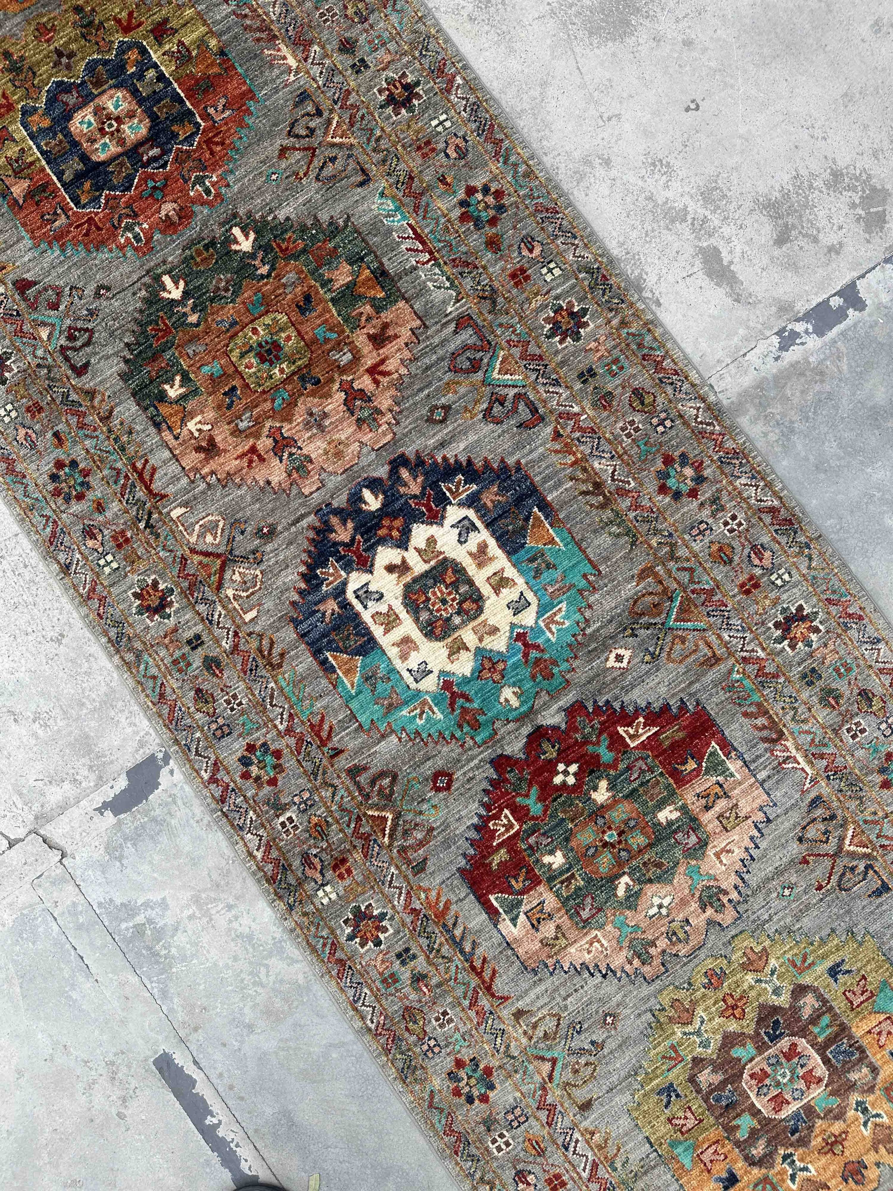 Tapis de couloir Serapi Kazak en laine nouée à la main, motif géométrique tribal, 300 x 84 cm