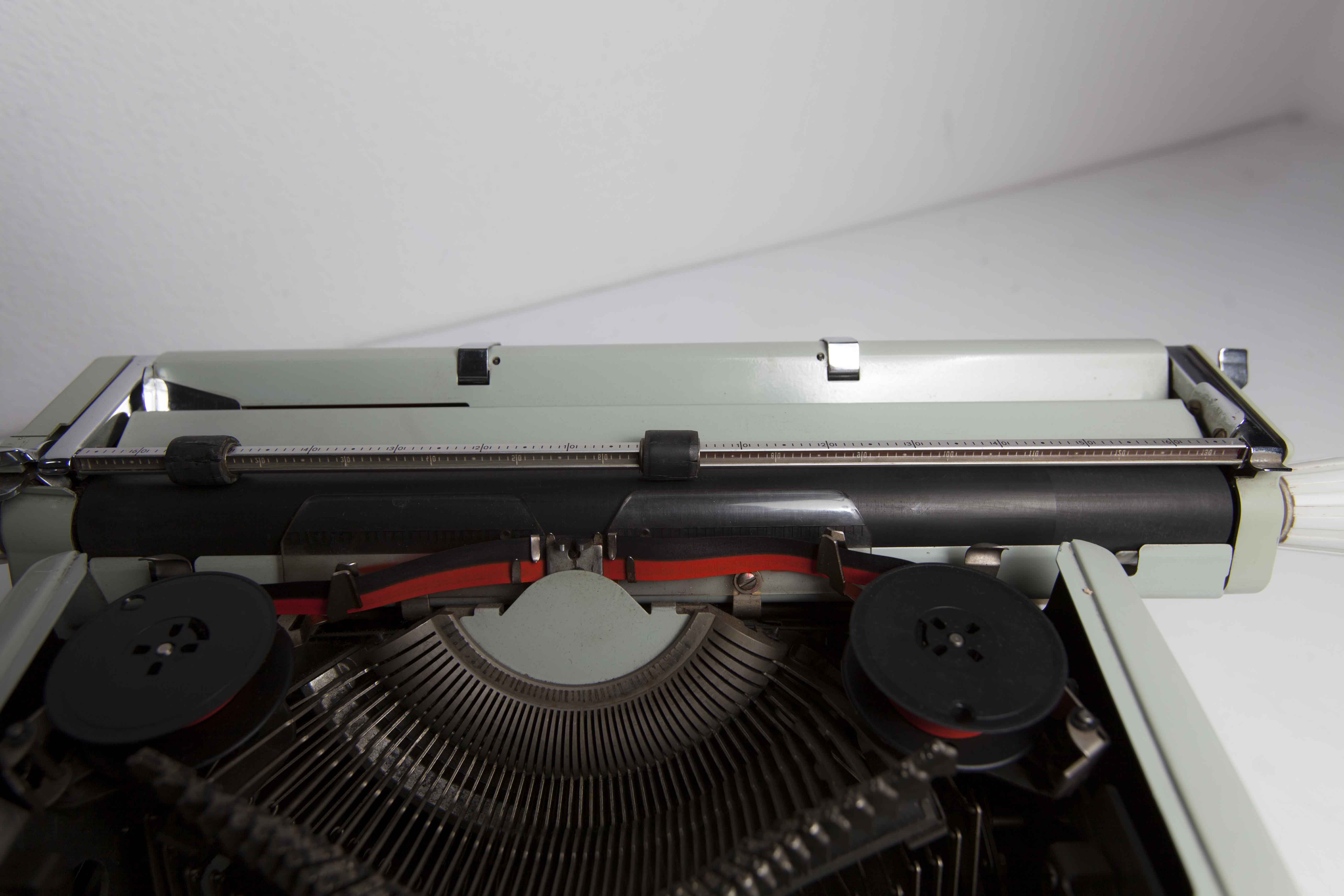 Hermes 3000 typewriter cleaned and tested