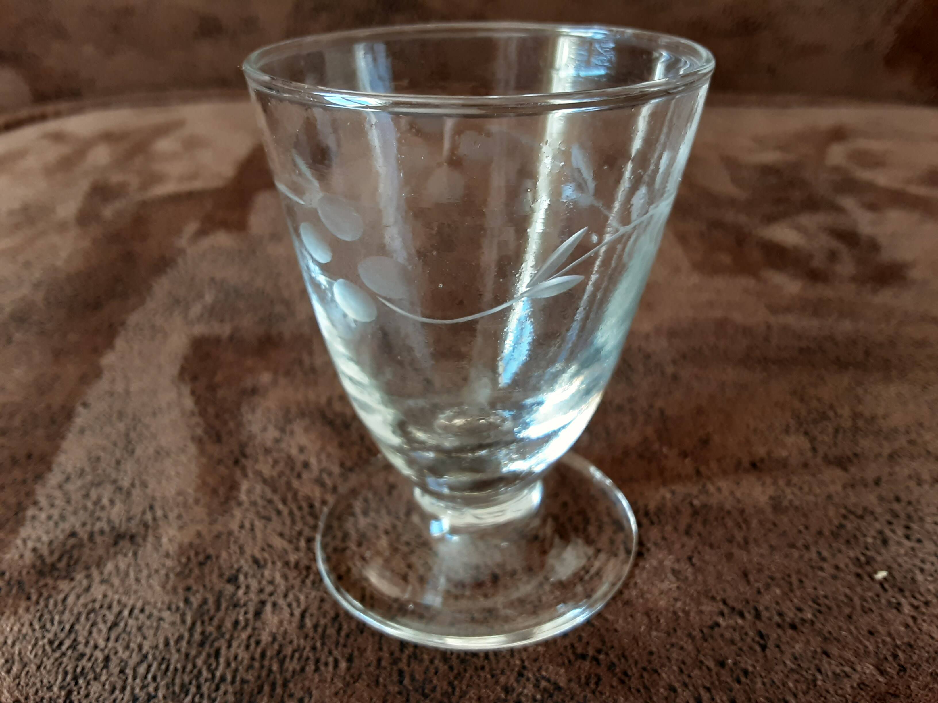 Set of 8 original digestif glasses