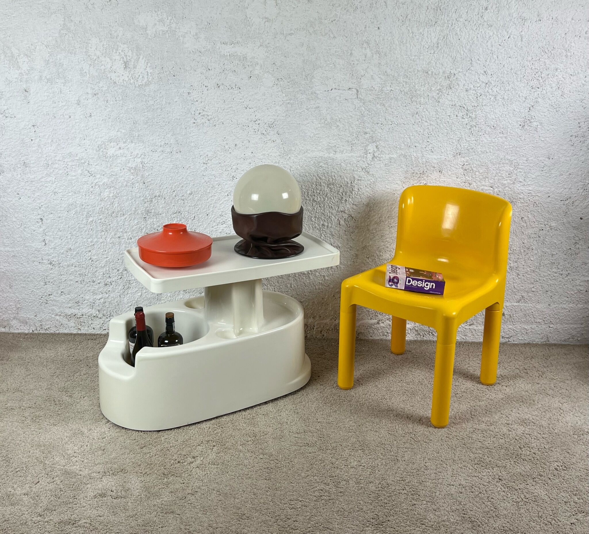 Desserte space age en plastique des années 70, design vintage made in italy