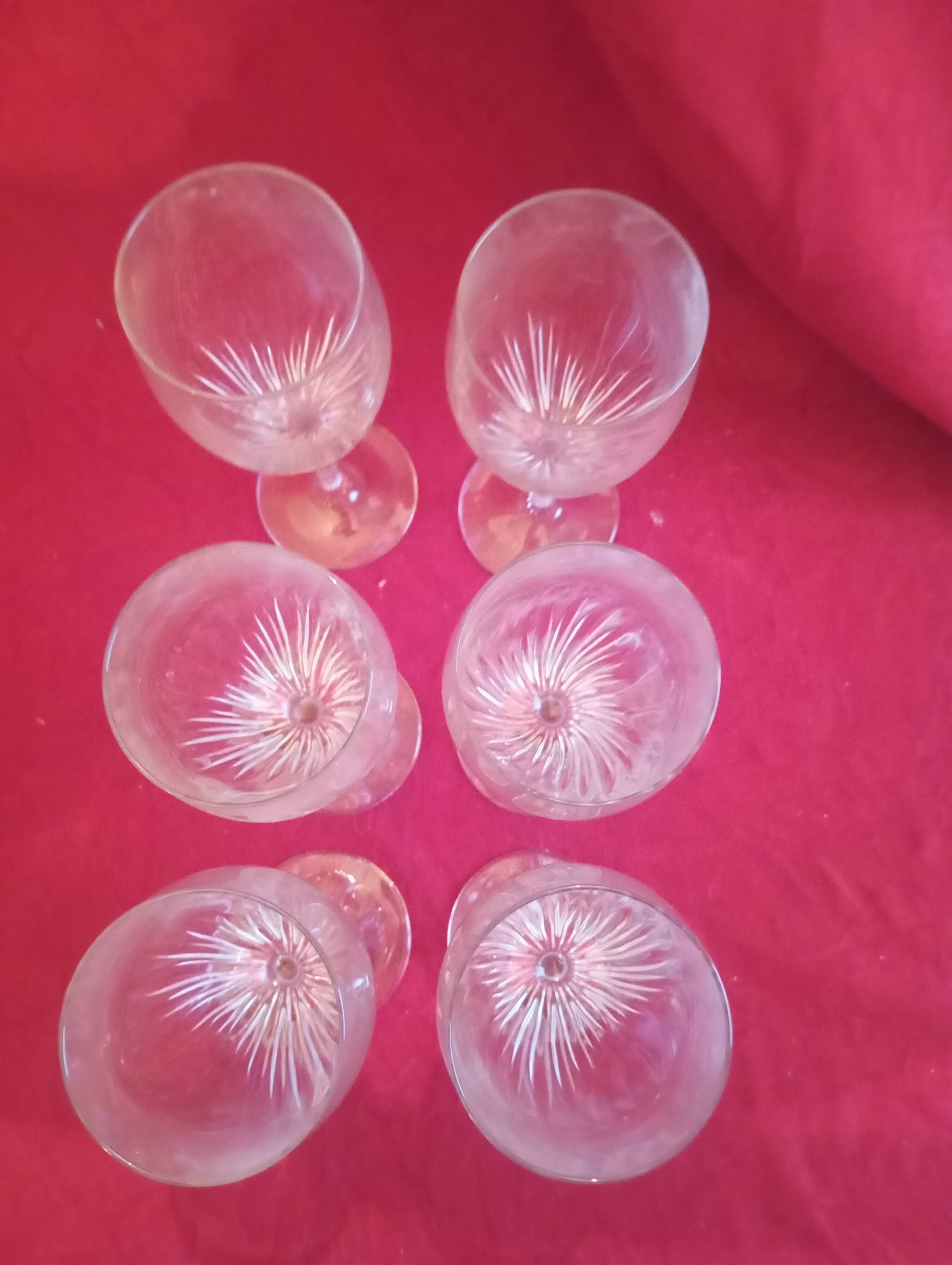 Set of 6 stemmed glasses