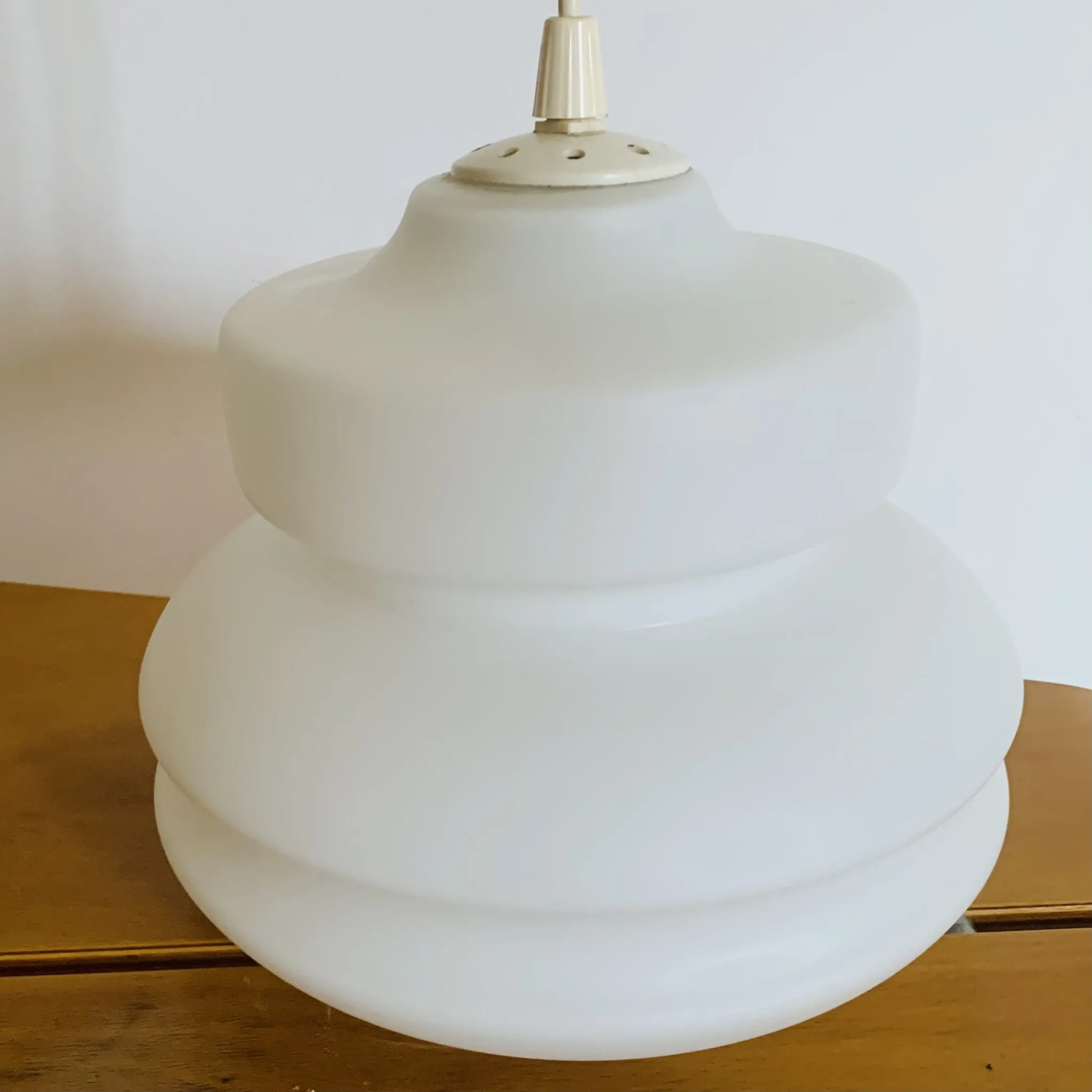 Vintage suspension in white opaline – Scandinavian design