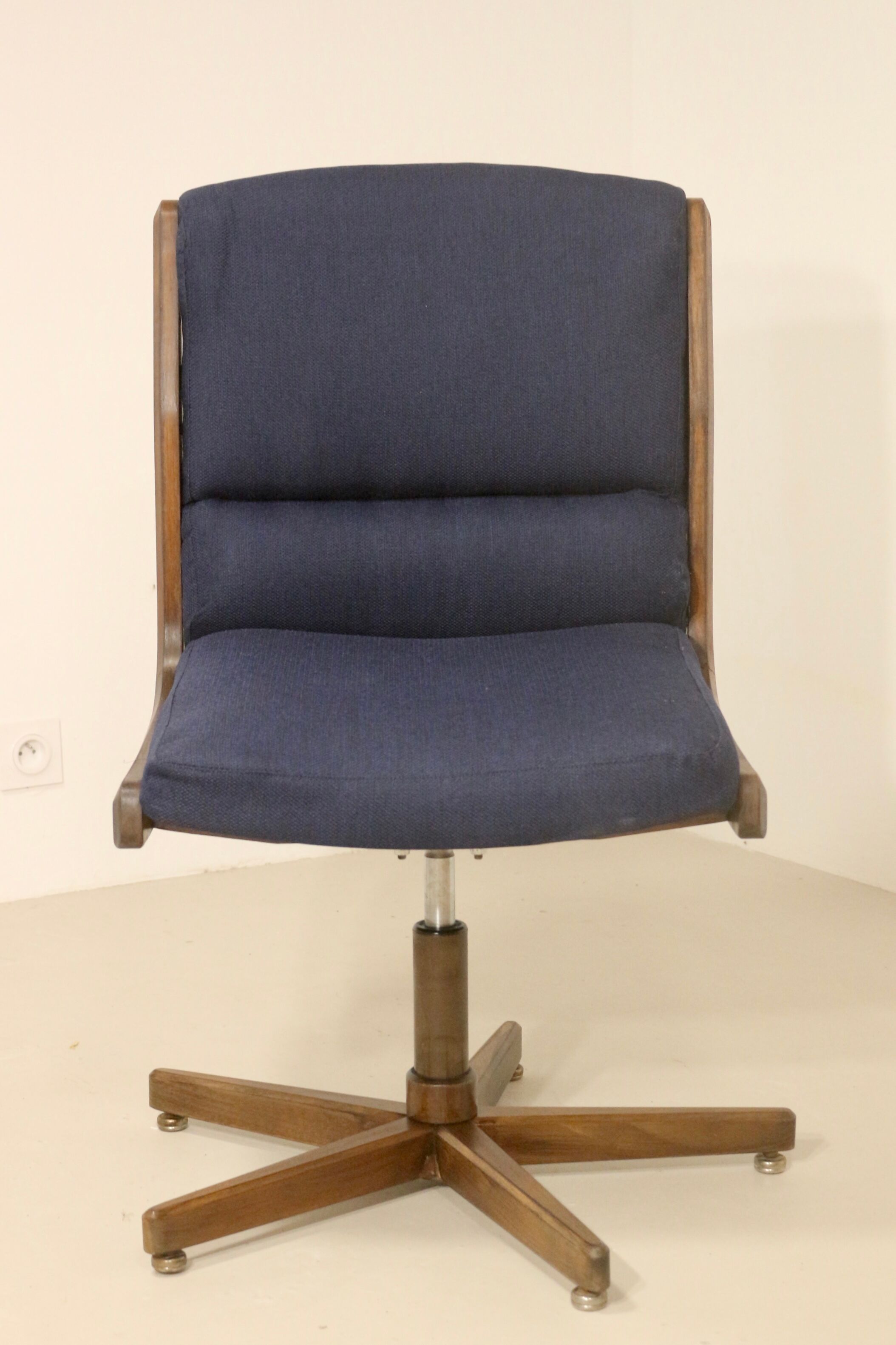 Fauteuil de bureau vintage pivotant en bois année 70