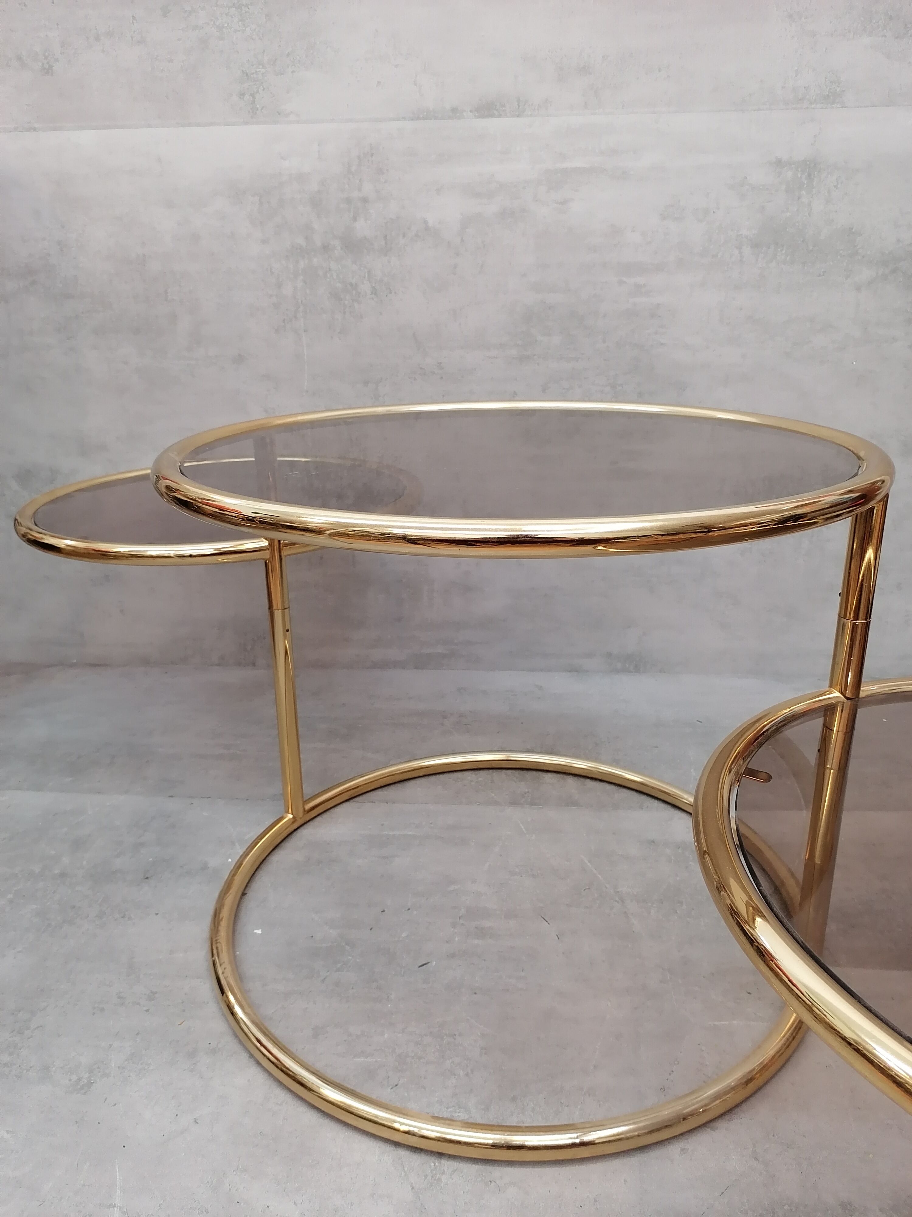 Table basse laiton 3 niveaux pivotants des années 1970 style de Milo Baughman Italie