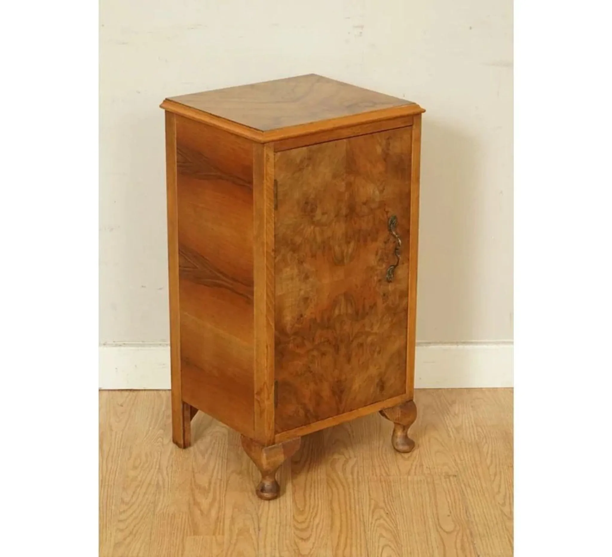 Vintage Art Deco Nightstand in Walnut