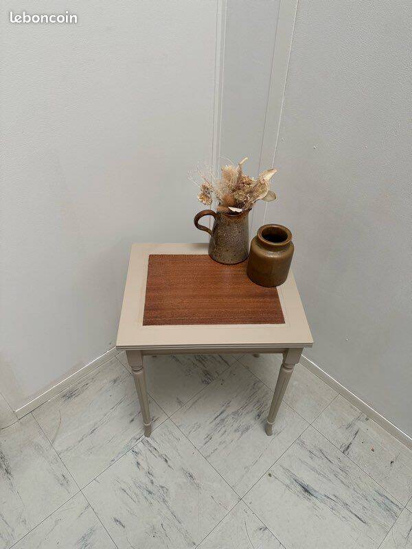 Taupie coffee table