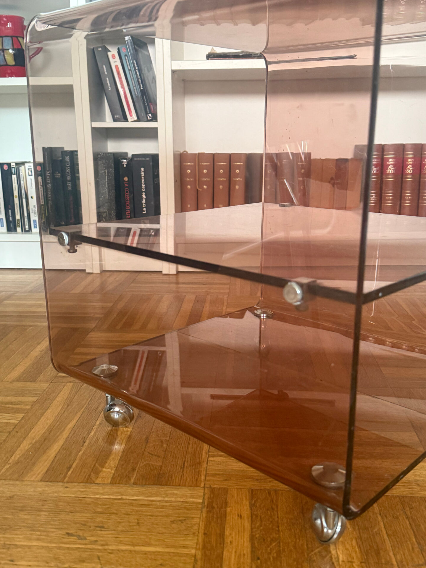 Table basse Michel Dumas en Plexiglas fumé 