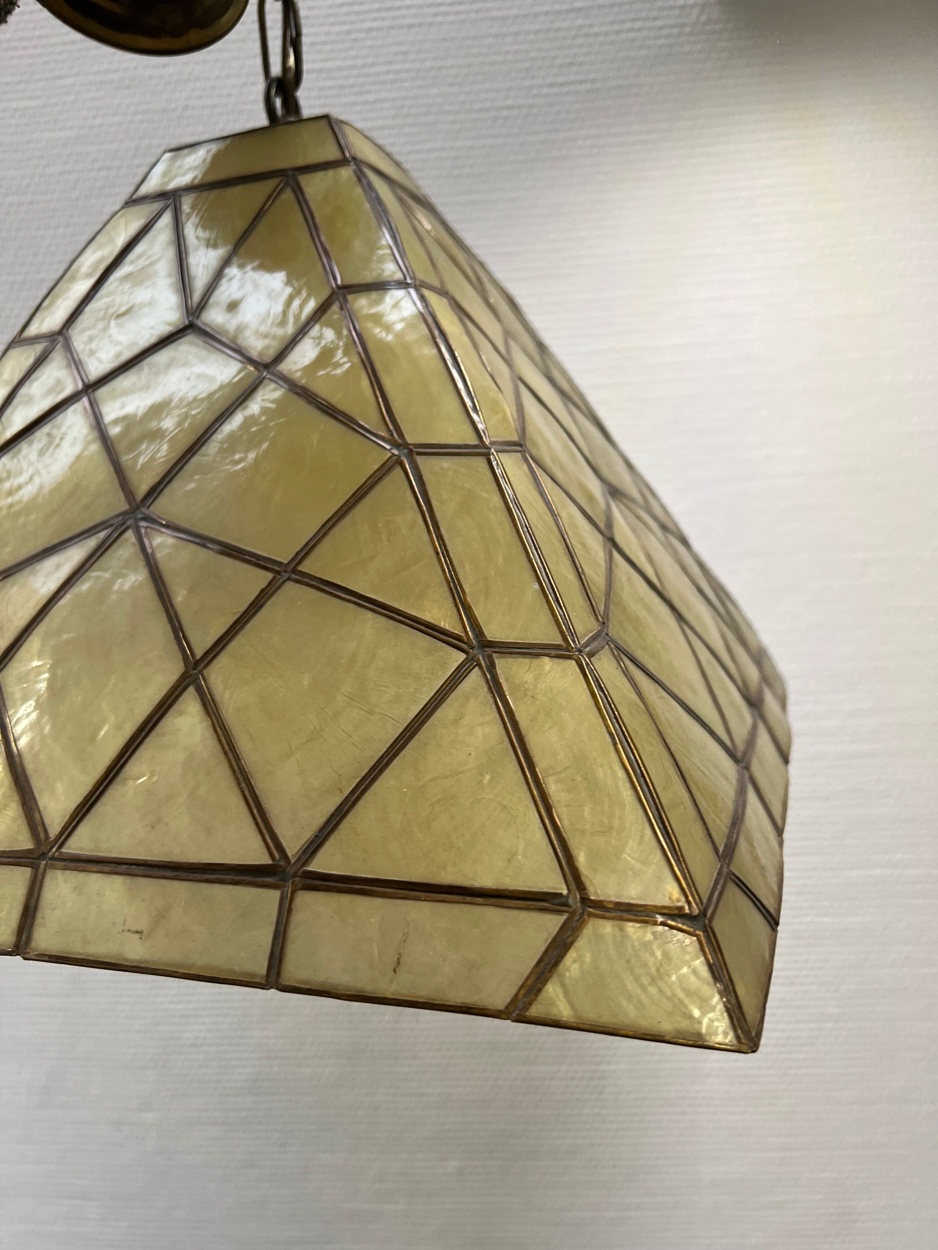 Chandelier in mother-of-pearl and brass