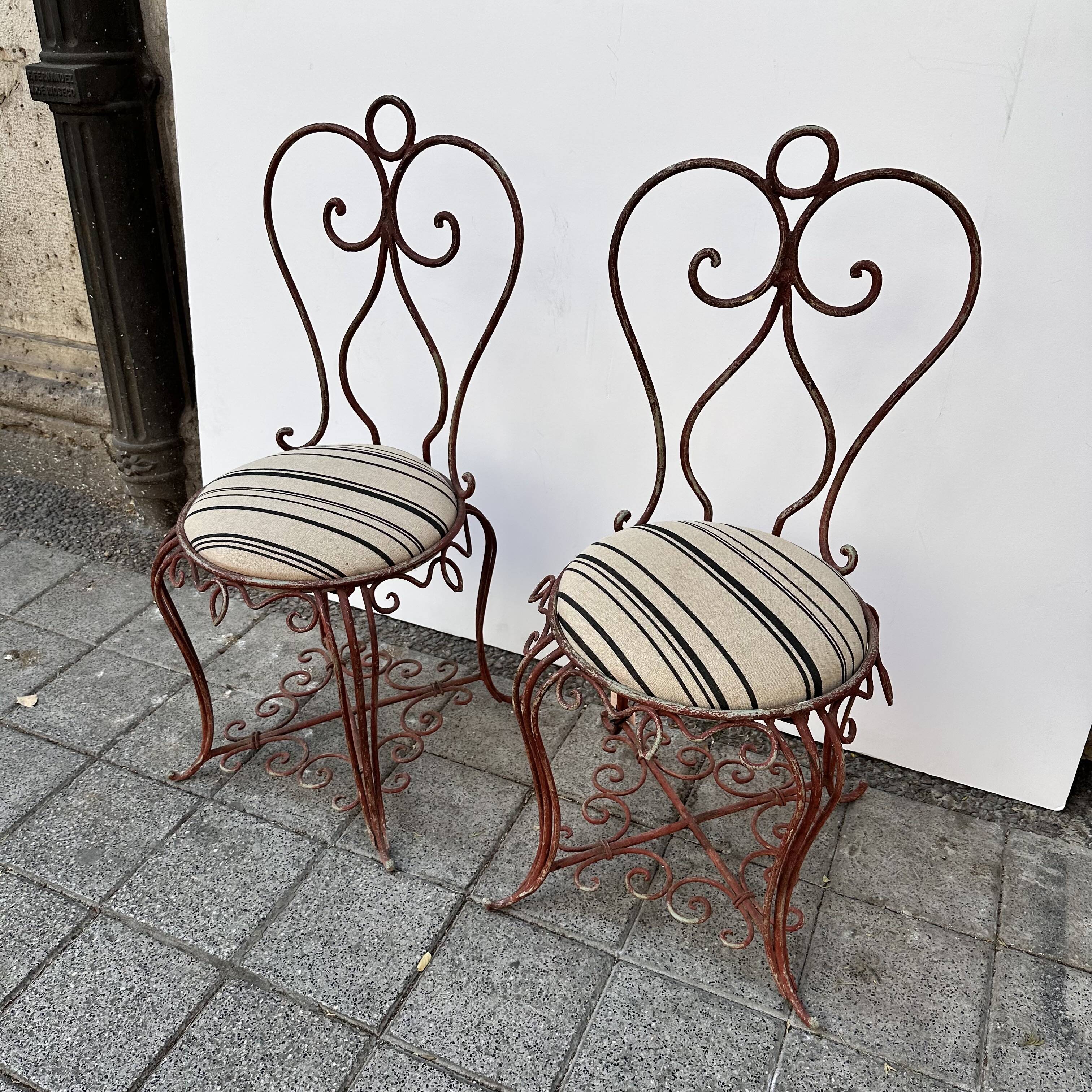 Pair of wrought iron chairs, Art Nouveau, early 20th century – France