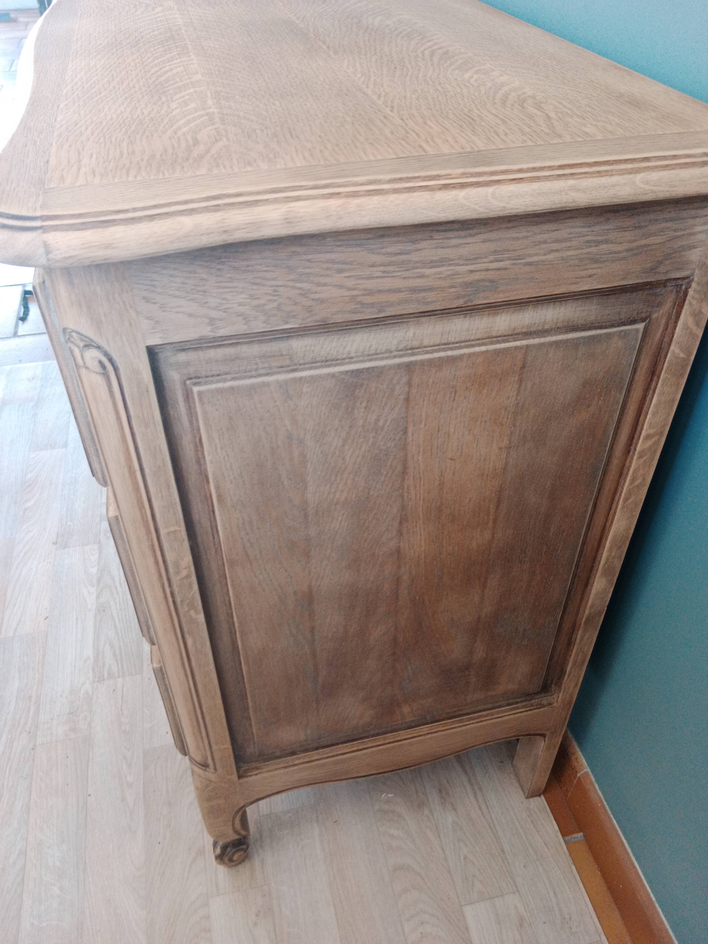 Oak chest of drawers