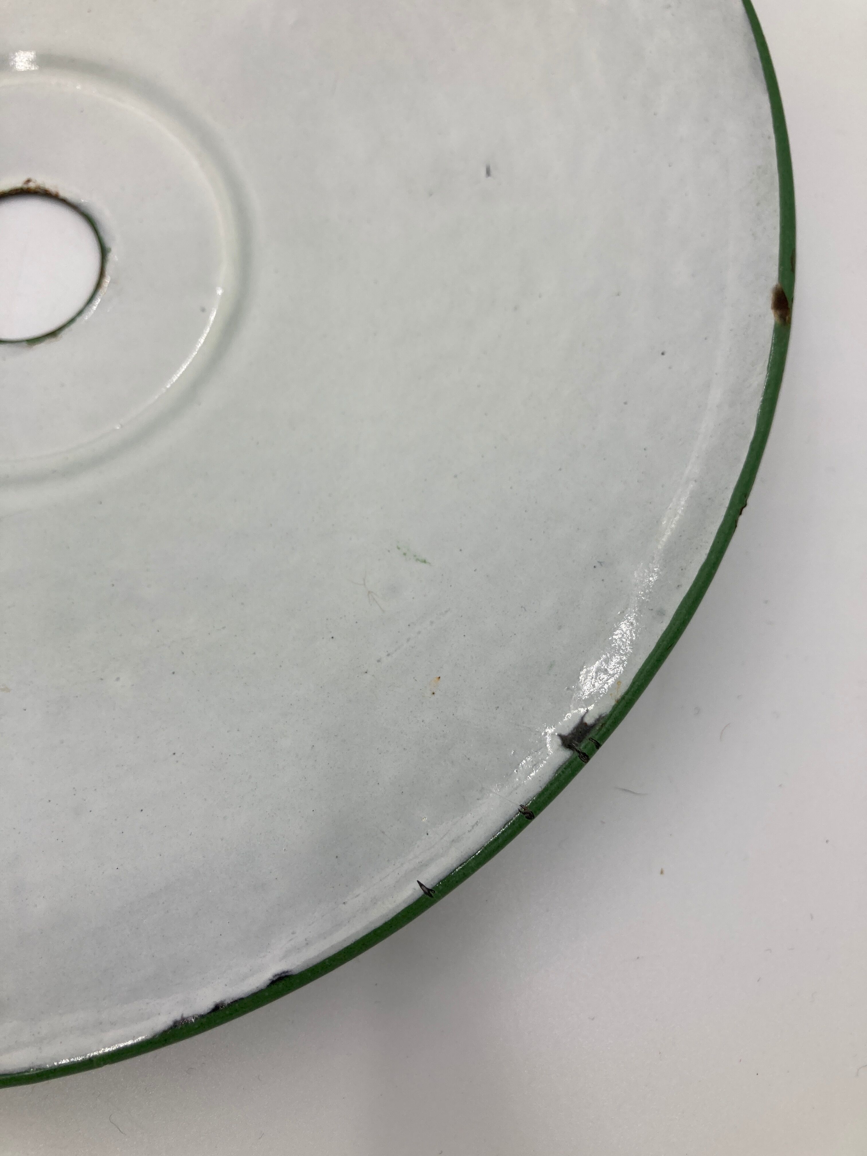 Green enamel suspension galette