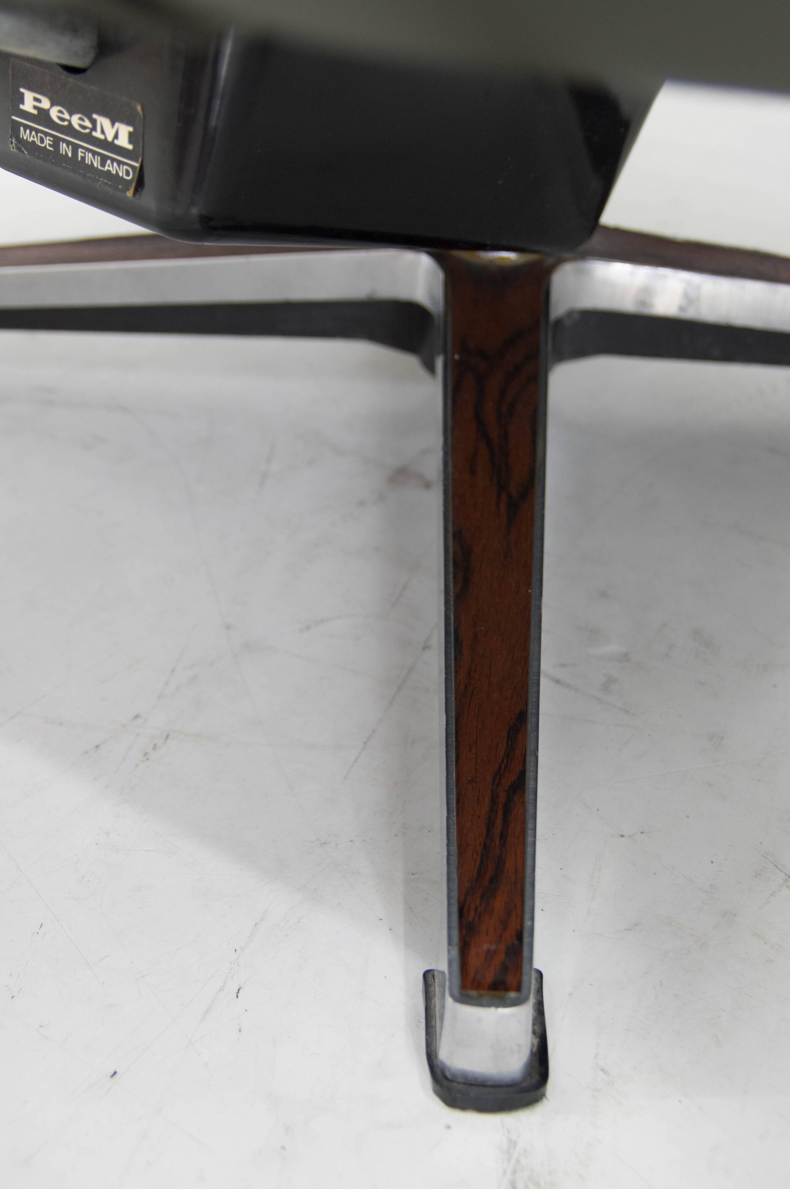 Set of Two Midcentury Swivel Rocking Leather Armchairs, Peem, Finland, 1970s