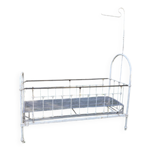 Lit en fer pour enfant