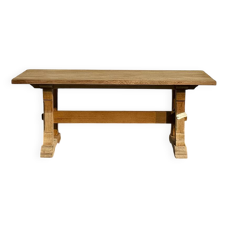 Monastery-style table